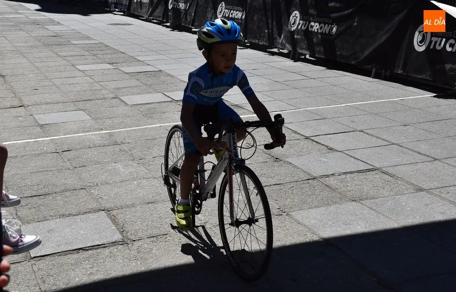 Foto 11 - Apasionante ma&ntilde;ana sobre dos ruedas para 140 jovenc&iacute;simos ciclistas por el entorno amurallado