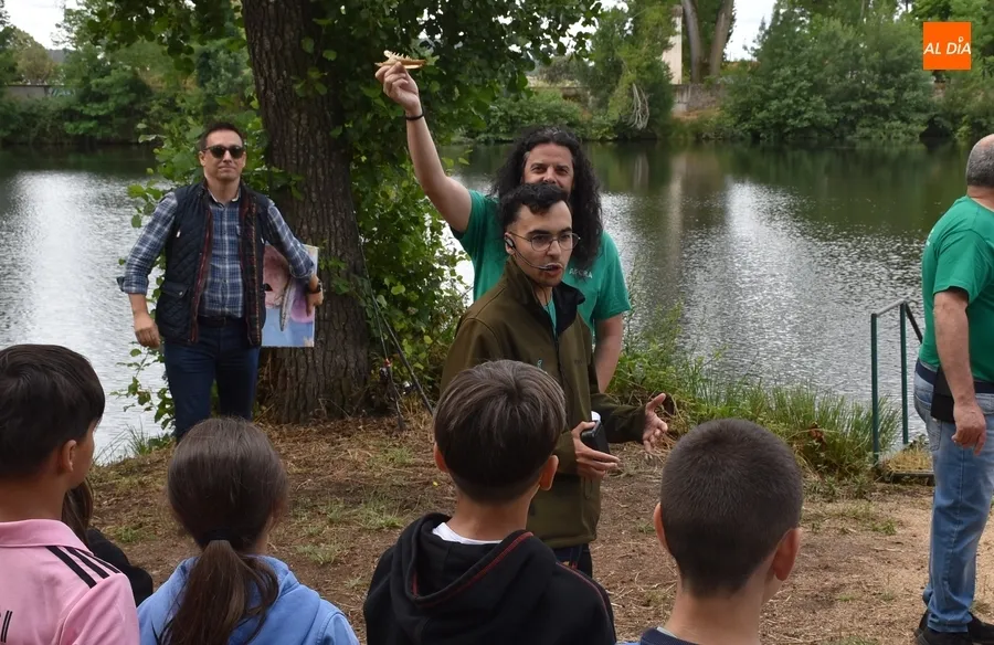 Foto 9 - Los alumnos de Primaria del Mir&oacute;briga pasan a orillas del r&iacute;o la ma&ntilde;ana del 40 cumplea&ntilde;os del Colegio