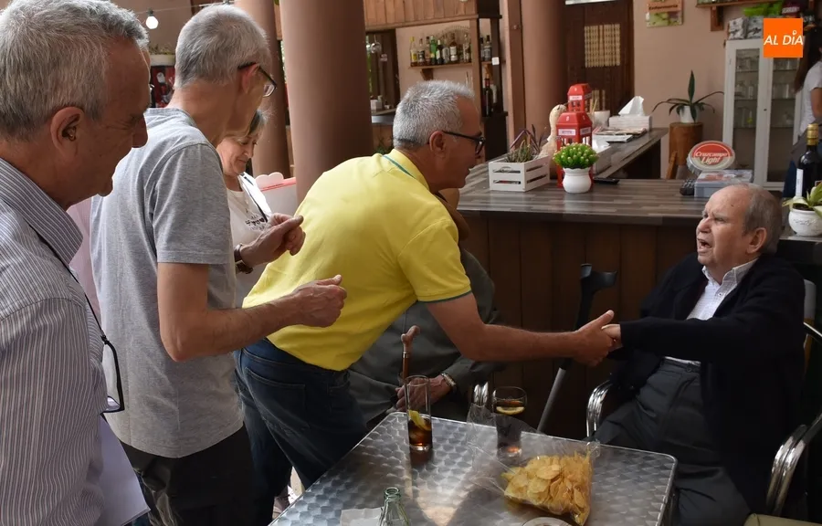 Foto 7 - Hist&oacute;ricos del IES Tierra en su etapa de FP se reencuentran con homenaje incluido a &lsquo;los Pacos&rsquo;