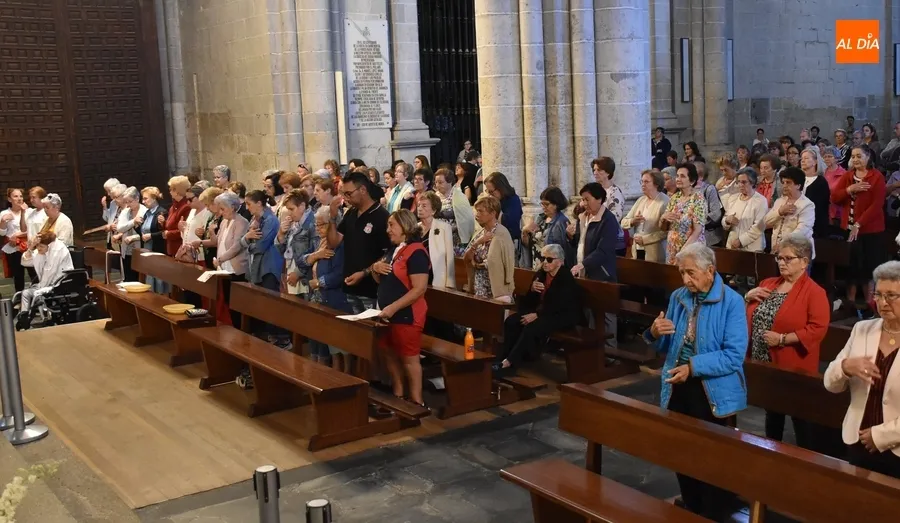 Foto 6 - Concurrid&iacute;simo d&iacute;a grande en honor a San Antonio en la Catedral de Ciudad Rodrigo