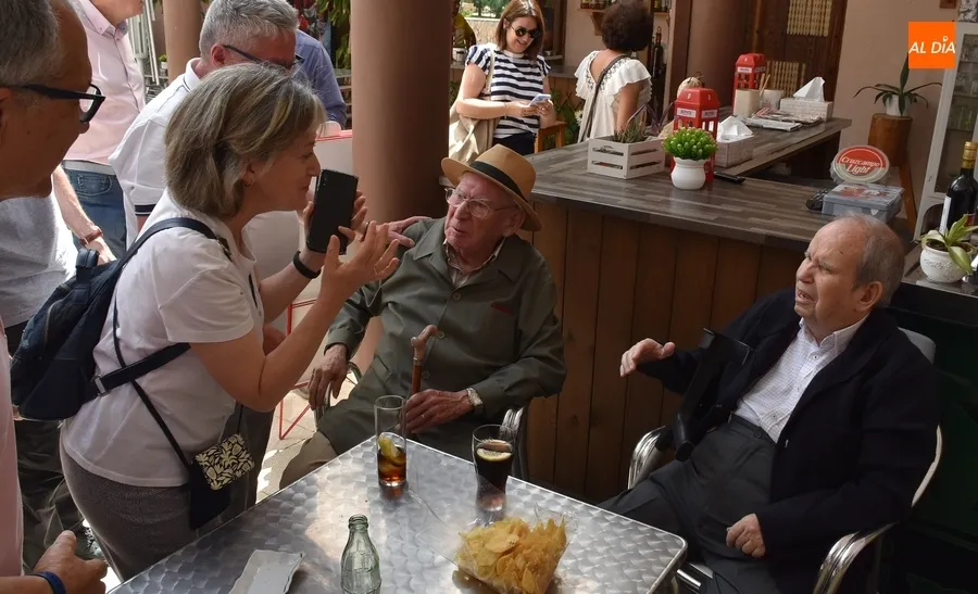 Foto 9 - Hist&oacute;ricos del IES Tierra en su etapa de FP se reencuentran con homenaje incluido a &lsquo;los Pacos&rsquo;
