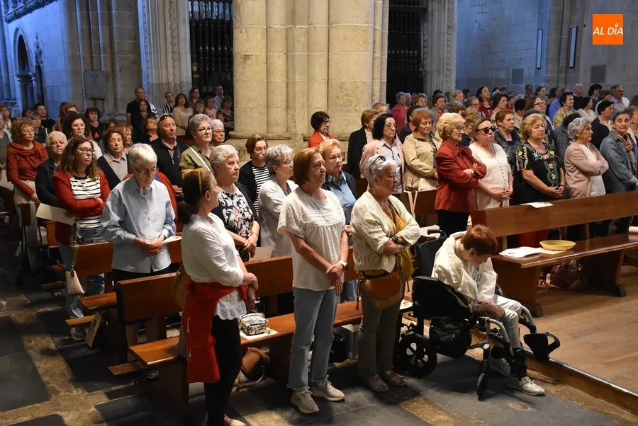 Foto 8 - Concurrid&iacute;simo d&iacute;a grande en honor a San Antonio en la Catedral de Ciudad Rodrigo