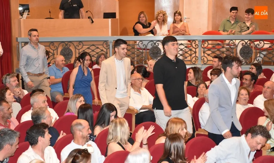 Foto 2 - El IES Tierra grad&uacute;a en una &aacute;gil ceremonia a sus &ldquo;criaturitas&rdquo; de Bachillerato y FP
