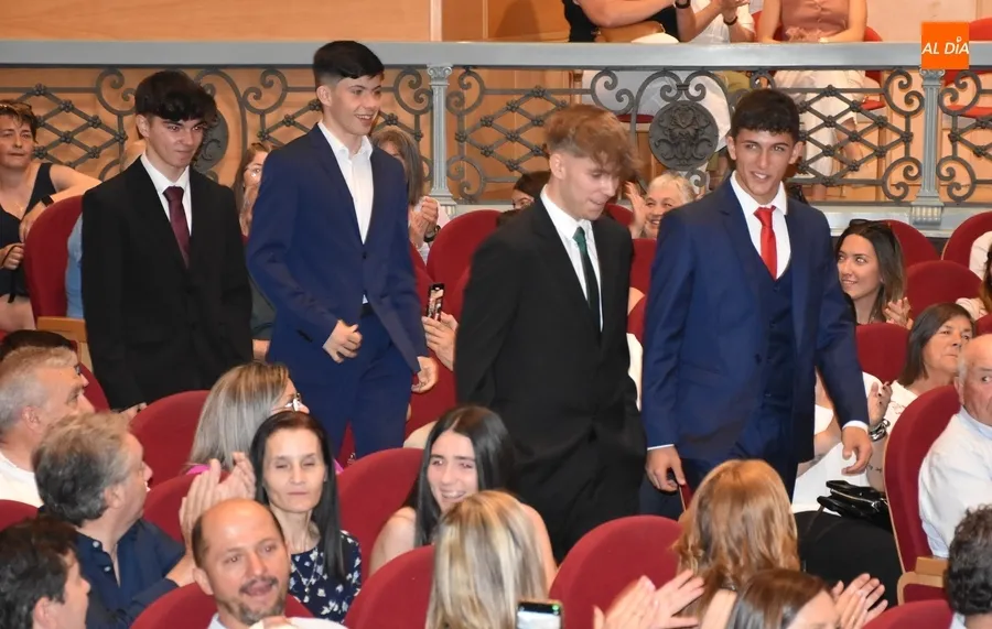 Foto 4 - El IES Tierra grad&uacute;a en una &aacute;gil ceremonia a sus &ldquo;criaturitas&rdquo; de Bachillerato y FP