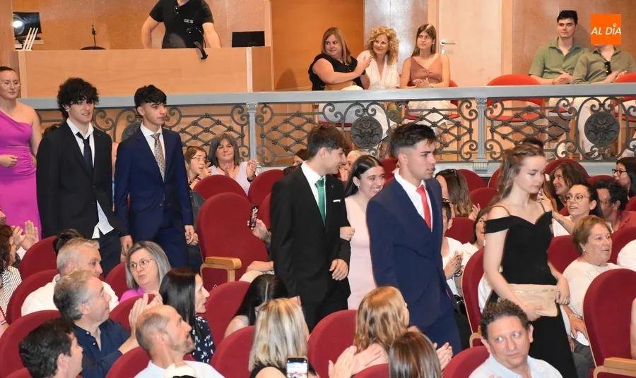 Foto 5 - El IES Tierra grad&uacute;a en una &aacute;gil ceremonia a sus &ldquo;criaturitas&rdquo; de Bachillerato y FP