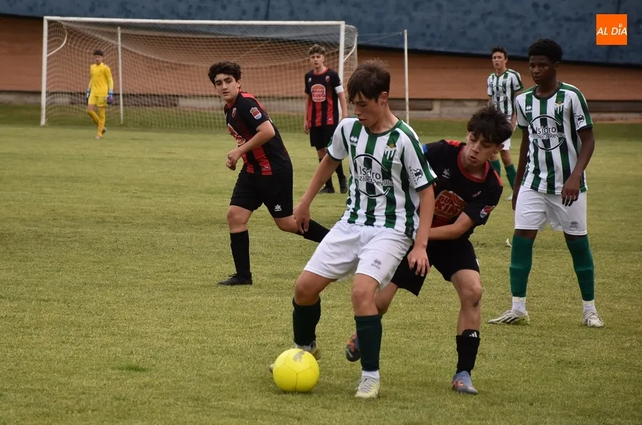 Foto 5 - El Francisco Mateos vive un apasionante marat&oacute;n con los torneos Infantil y Cadete del Ciudad Rodrigo