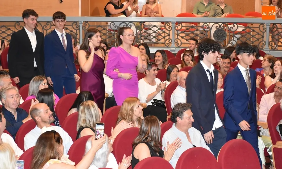 Foto 6 - El IES Tierra grad&uacute;a en una &aacute;gil ceremonia a sus &ldquo;criaturitas&rdquo; de Bachillerato y FP