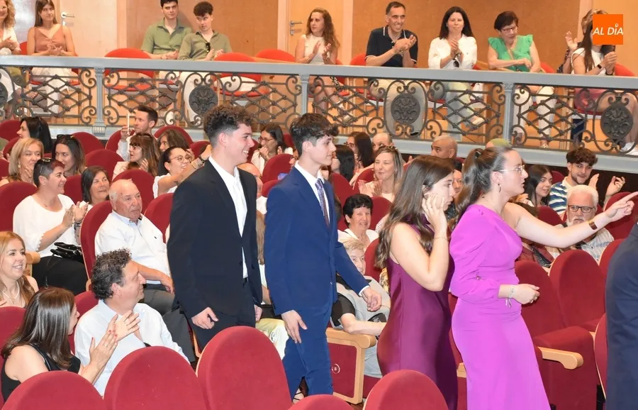 Foto 7 - El IES Tierra grad&uacute;a en una &aacute;gil ceremonia a sus &ldquo;criaturitas&rdquo; de Bachillerato y FP