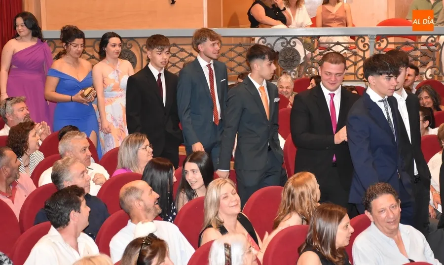 Foto 11 - El IES Tierra grad&uacute;a en una &aacute;gil ceremonia a sus &ldquo;criaturitas&rdquo; de Bachillerato y FP