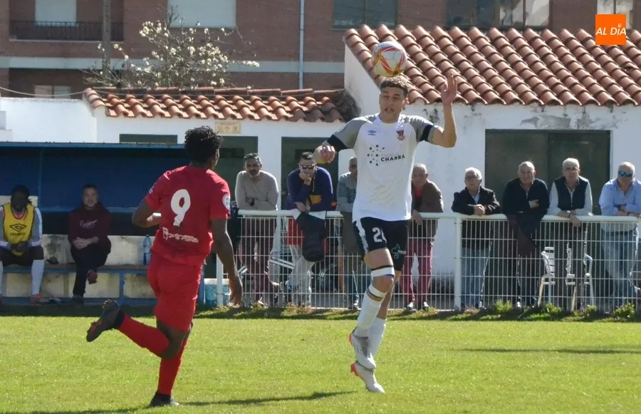 Foto 2 - Aziz Zaim regresa a la disciplina del Ciudad Rodrigo, del que se marcha Puyi