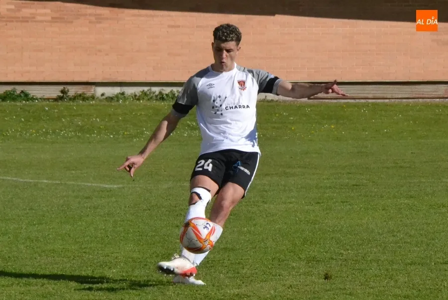 Foto 3 - Aziz Zaim regresa a la disciplina del Ciudad Rodrigo, del que se marcha Puyi