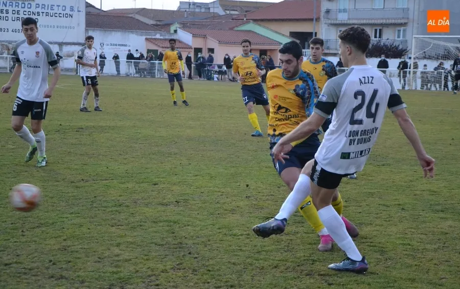 Foto 6 - Aziz Zaim regresa a la disciplina del Ciudad Rodrigo, del que se marcha Puyi