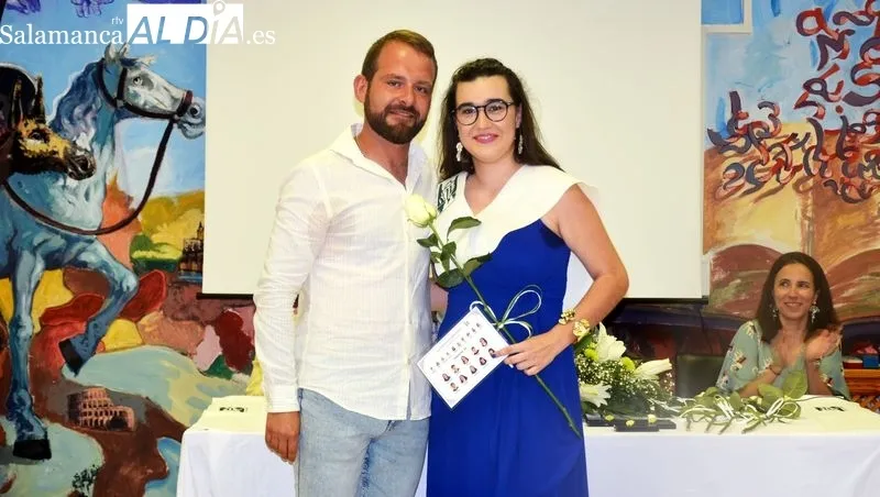 Los jóvenes graduados de bachillerato recibieron sus becas acreditativas