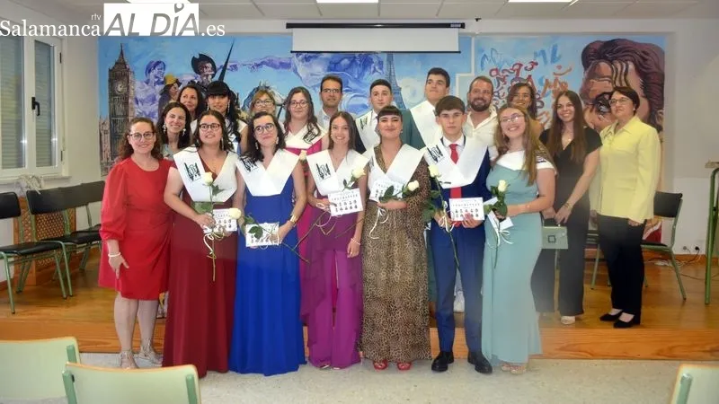 Los jóvenes graduados de bachillerato recibieron sus becas acreditativas