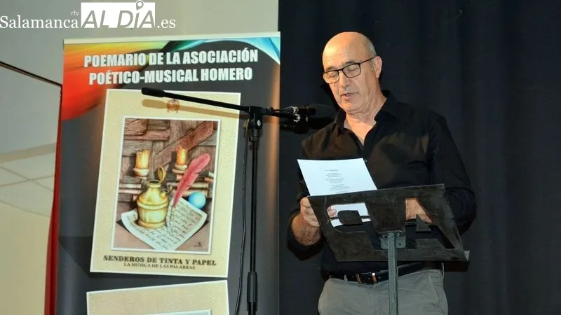 El escenario del centro cultural acogió la entrega de premios y el recital de poesía y música