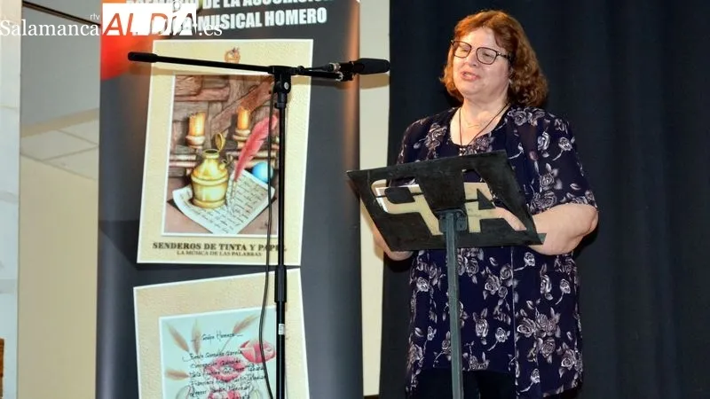 El escenario del centro cultural acogió la entrega de premios y el recital de poesía y música