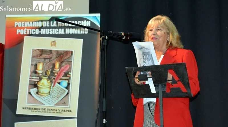El escenario del centro cultural acogió la entrega de premios y el recital de poesía y música