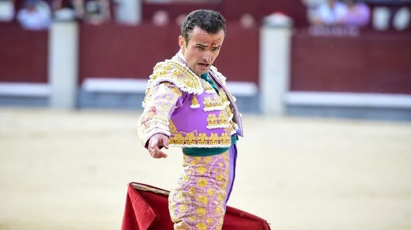Damián Castaño toreando en Las Ventas en la Feria de San Isidro. Fotos: Plaza 1.