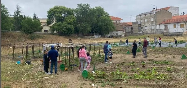Foto 3 - Alumnos de Mir&oacute;briga y El Puente visitaron el huerto de C&aacute;ritas en sus &uacute;ltimos d&iacute;as de clase