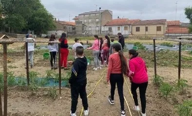 Foto 4 - Alumnos de Mir&oacute;briga y El Puente visitaron el huerto de C&aacute;ritas en sus &uacute;ltimos d&iacute;as de clase