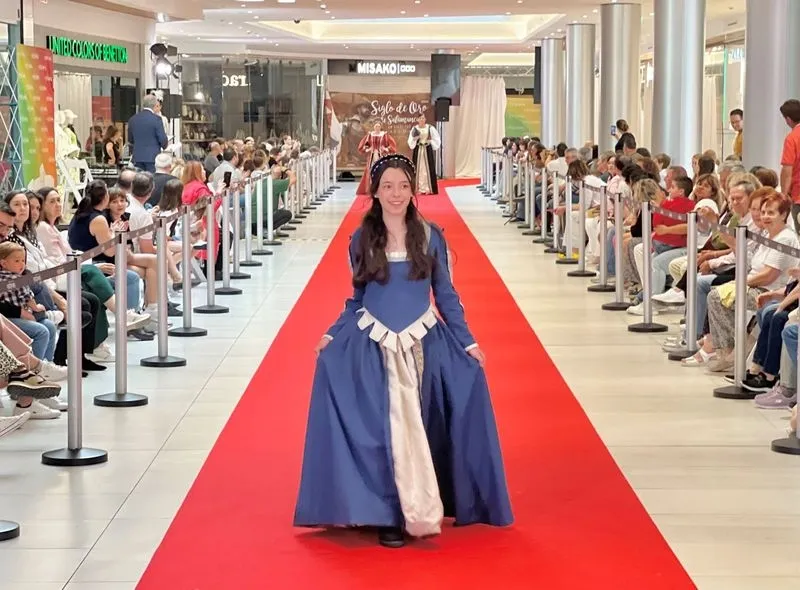 Recreaciones teatrales y un desfile de moda del Siglo de Oro en el Centro Comercial El Tormes