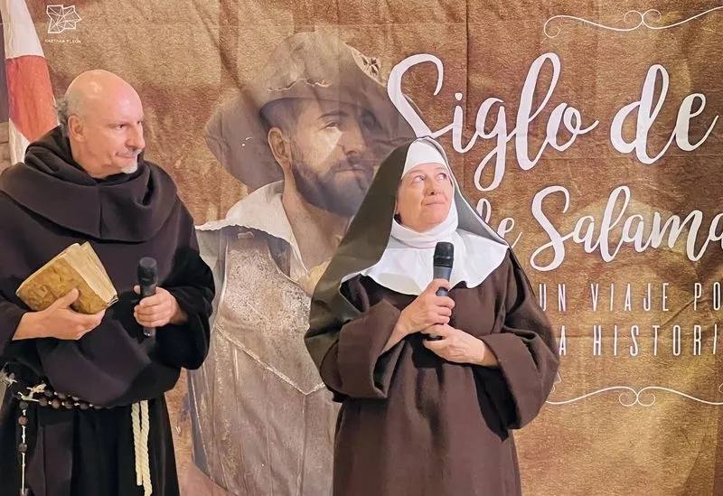 Recreaciones teatrales y un desfile de moda del Siglo de Oro en el Centro Comercial El Tormes