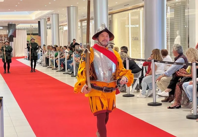 Recreaciones teatrales y un desfile de moda del Siglo de Oro en el Centro Comercial El Tormes