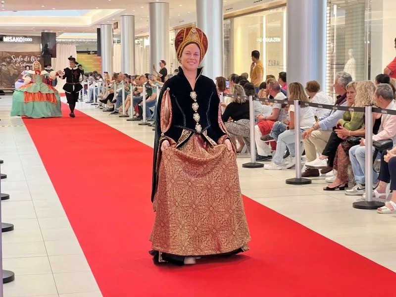 Recreaciones teatrales y un desfile de moda del Siglo de Oro en el Centro Comercial El Tormes