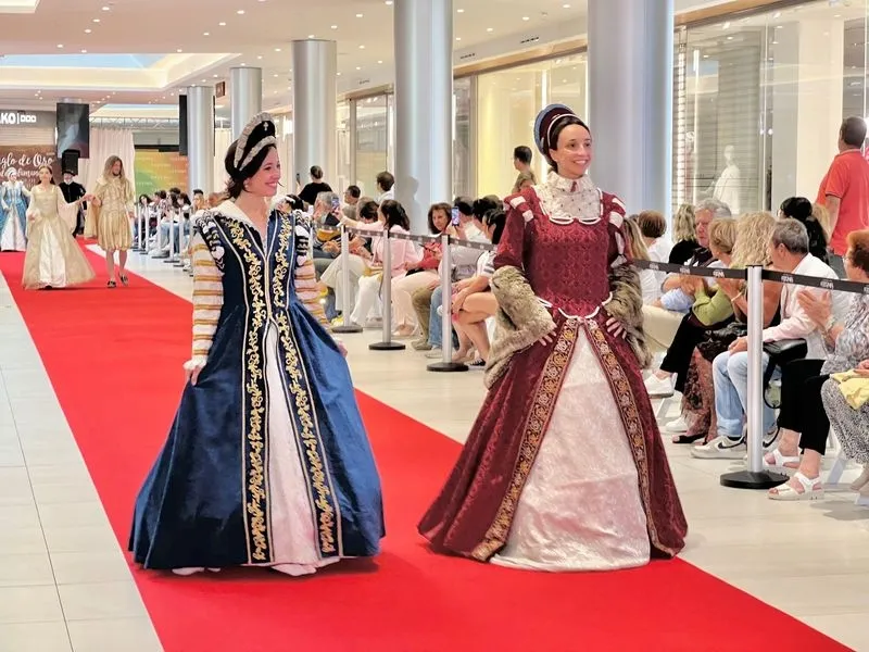 Recreaciones teatrales y un desfile de moda del Siglo de Oro en el Centro Comercial El Tormes