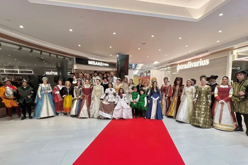 Recreaciones teatrales y un desfile de moda del Siglo de Oro en el Centro Comercial El Tormes