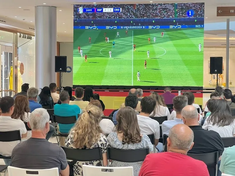 Ambiente en el CC El Tormes por la Eurocopa