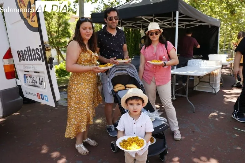 Comida de hermanamiento en le Parque de Ciudad Rodrigo por la Feria de las Asociaciones. Fotos: David Sañudo.