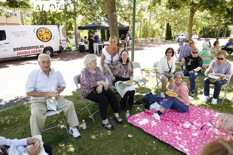 Comida de hermanamiento en le Parque de Ciudad Rodrigo por la Feria de las Asociaciones. Fotos: David Sañudo.