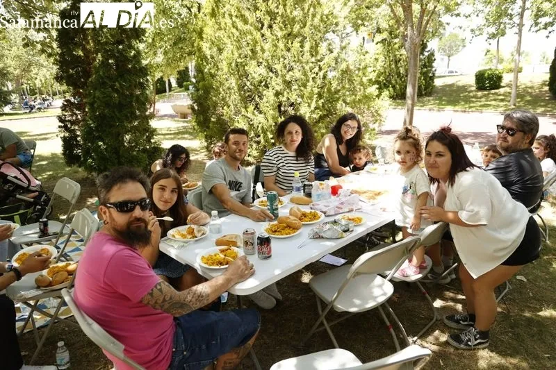 Comida de hermanamiento en le Parque de Ciudad Rodrigo por la Feria de las Asociaciones. Fotos: David Sañudo.