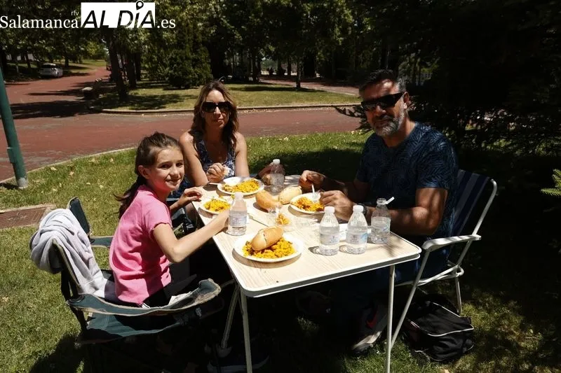 Comida de hermanamiento en le Parque de Ciudad Rodrigo por la Feria de las Asociaciones. Fotos: David Sañudo.