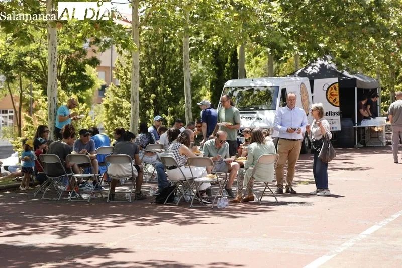 Comida de hermanamiento en le Parque de Ciudad Rodrigo por la Feria de las Asociaciones. Fotos: David Sañudo.