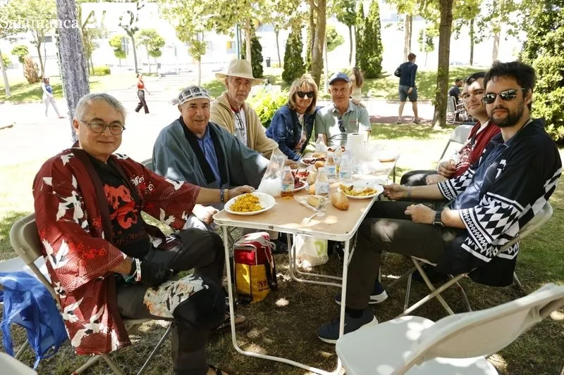 Comida de hermanamiento en le Parque de Ciudad Rodrigo por la Feria de las Asociaciones. Fotos: David Sañudo.