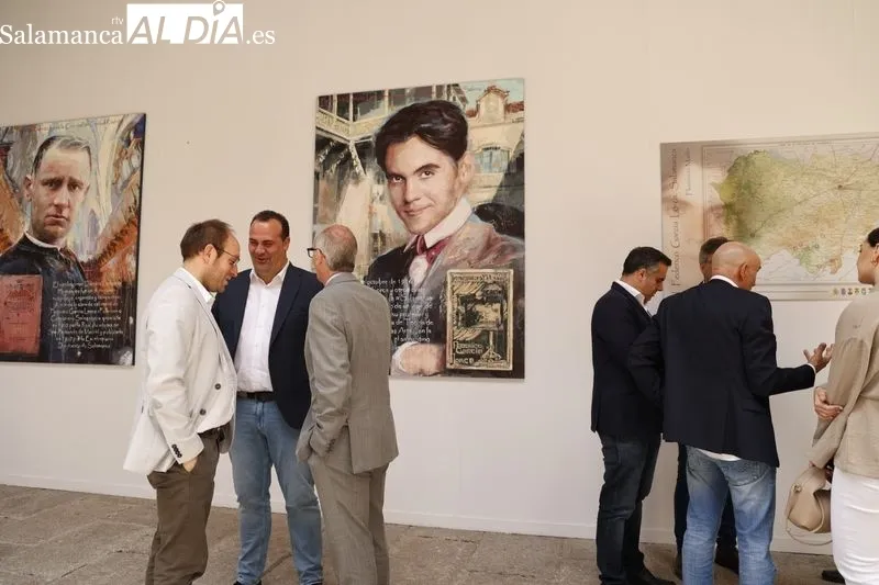 El presidente de la Diputación de Salamanca, Javier Iglesias, y el pintor, Florencio Maíllo, presentan la exposición 'Federico García Lorca. Salamanca'. Foto: David Sañudo