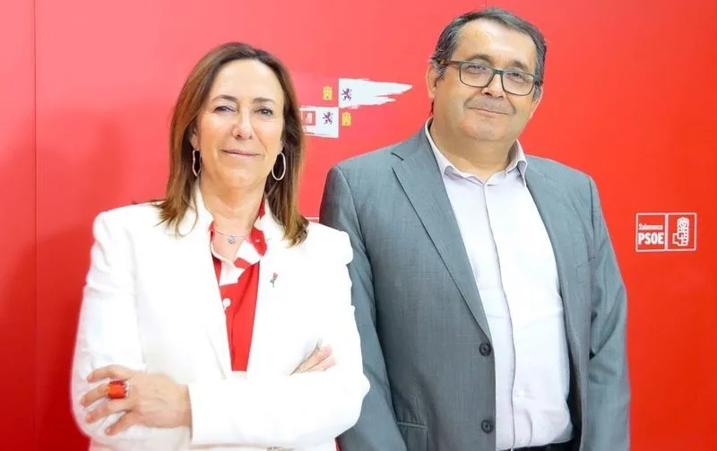 Los procuradores socialistas Rosa Rubio y Juan Luis Cepa en la sede del PSOE de Salamanca. Foto: PSOE de Salamanca
