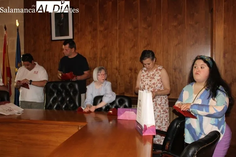 Foto 6 - Graduaci&oacute;n del Programa UniverUSAL en Alba de Tormes