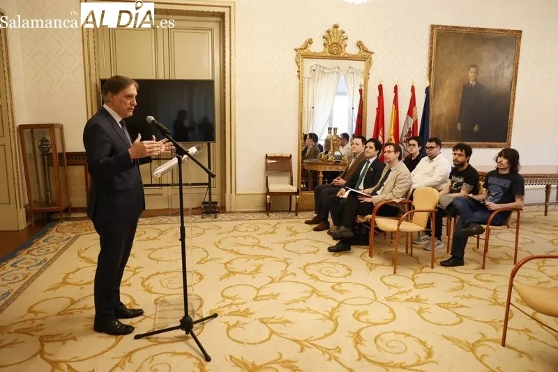 Firma del convenio entre el Ayuntamiento de Salamanca y el Startup Olé. Foto de David Sañudo
