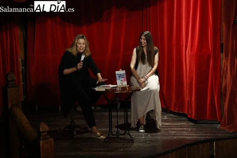 Presentación de la novela 'El pueblo siempre es bien', de Gloria Rocas. Fotos: David Sañudo