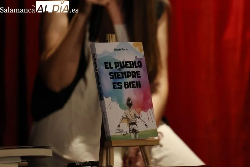 Presentación de la novela 'El pueblo siempre es bien', de Gloria Rocas. Fotos: David Sañudo
