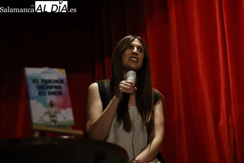 Presentación de la novela 'El pueblo siempre es bien', de Gloria Rocas. Fotos: David Sañudo