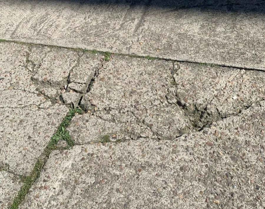Foto 2 - Reclaman mejoras en la calle Sancho IV tras registrarse al menos una ca&iacute;da
