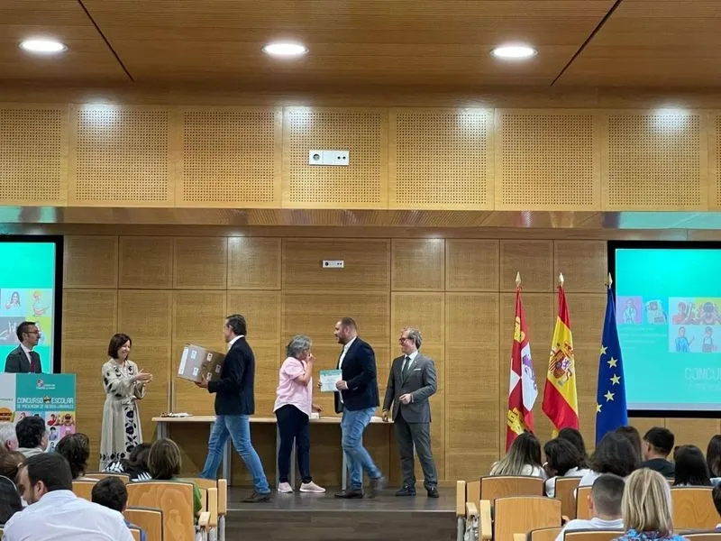 Foto 5 - El colegio Antonio Machado recoge el premio a la mejor iniciativa en prevenci&oacute;n de riesgos laborales