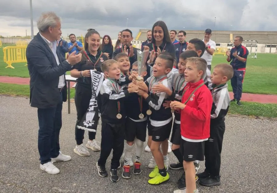 Foto 3 - El Benjam&iacute;n del Ciudad Rodrigo gana el Torneo A Salgadela de Figueira de Castelo Rodrigo