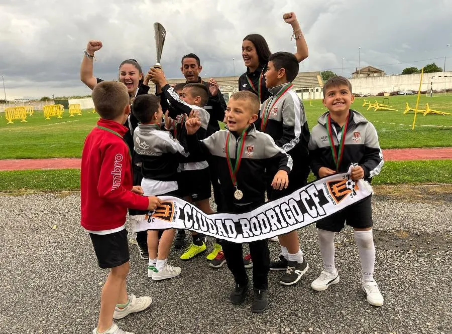 Foto 5 - El Benjam&iacute;n del Ciudad Rodrigo gana el Torneo A Salgadela de Figueira de Castelo Rodrigo