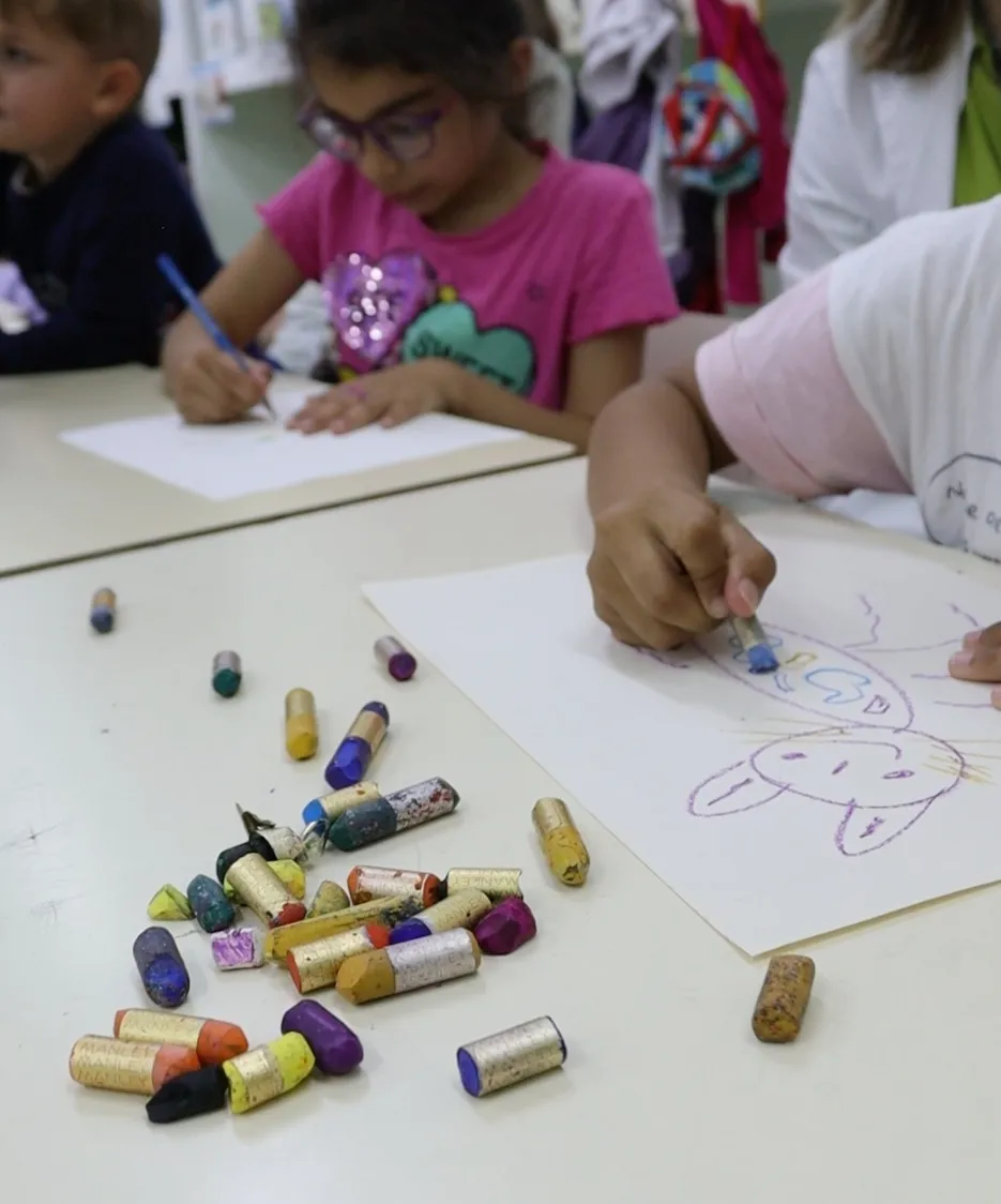 Foto 4 - El alumnado del Colegio El Puente lleva a cabo un proyecto art&iacute;stico con Nadie