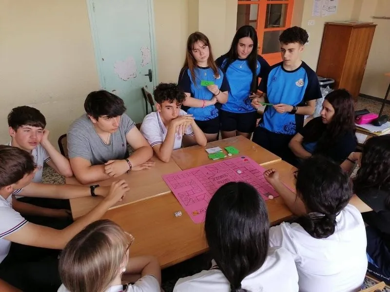 Los alumnos de 4° ESO que cursan Latín han realizado cuatro juegos didácticos en grupo sobre los distintos contenidos vistos durante el curso